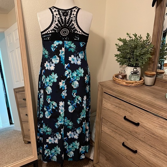 Floral Maxi Dress - Picture 3 of 5